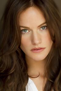 Porträt von Kelly Overton