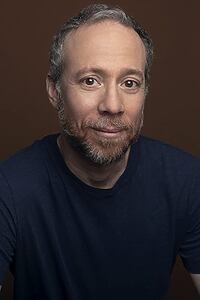 Porträt von Kevin Sussman