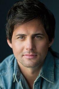 Porträt von Kristoffer Polaha
