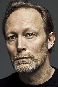 Porträt von Lars Mikkelsen