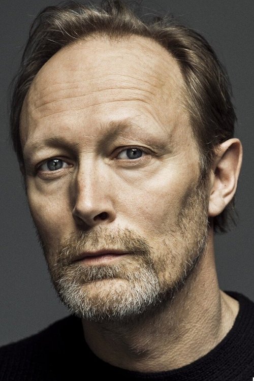 Porträt von Lars Mikkelsen