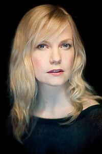 Porträt von Laura Harris
