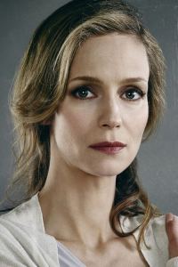 Porträt von Laura Regan