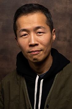 Porträt von Lee Isaac Chung