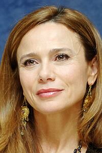 Porträt von Lena Olin