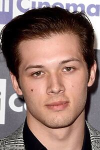 Porträt von Leo Howard