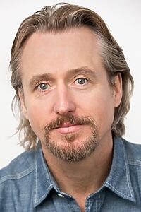 Porträt von Linus Roache