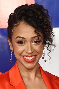 Porträt von Liza Koshy