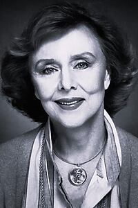 Porträt von Louise Latham