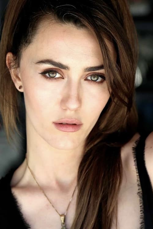 Porträt von Madeline Zima