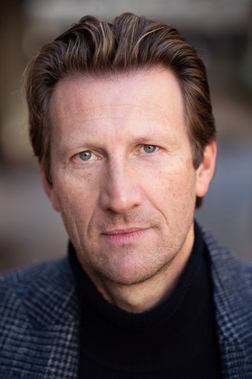 Porträt von Mark Bazeley