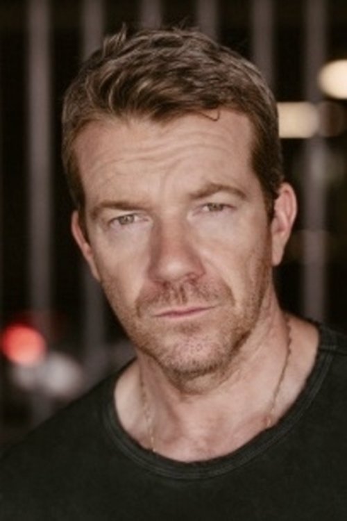 Porträt von Max Beesley