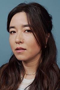 Porträt von Maya Erskine