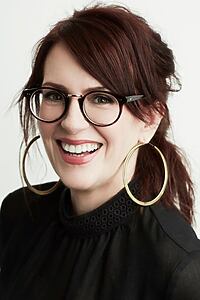 Porträt von Megan Mullally