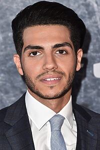 Porträt von Mena Massoud