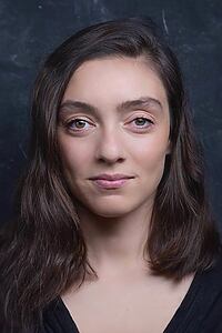 Porträt von Merve Dizdar
