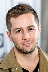 Porträt von Michael Angarano