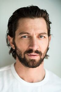 Porträt von Michiel Huisman