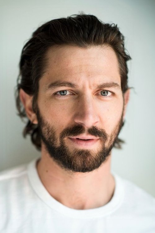 Porträt von Michiel Huisman