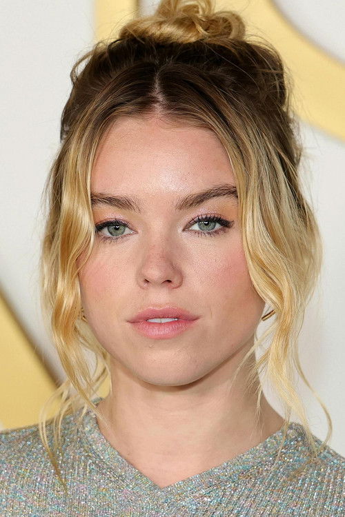 Porträt von Milly Alcock