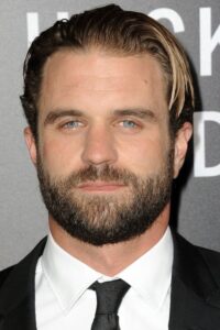 Porträt von Milo Gibson