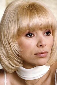Porträt von Mireille Darc