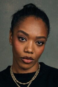 Porträt von Naomi Ackie