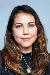 Porträt von Natalie Erika James