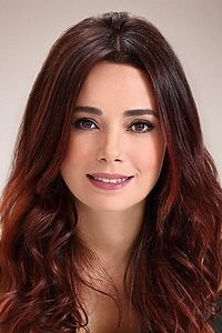 Porträt von Özgü Namal