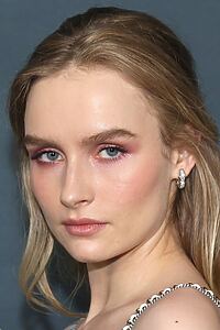 Porträt von Olivia DeJonge