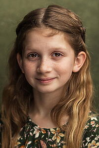 Porträt von Olivia Lynes