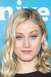 Porträt von Olivia Taylor Dudley