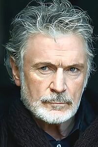 Porträt von Patrick Bergin