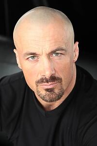 Porträt von Paul Lazenby
