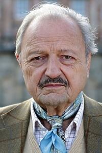 Porträt von Peter Bowles