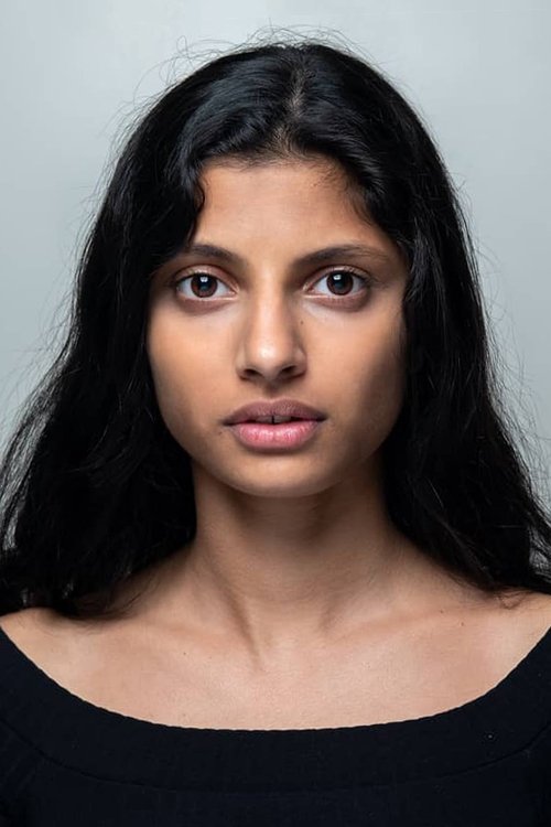 Porträt von Priya Kansara