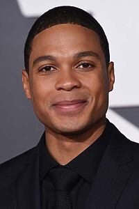Porträt von Ray Fisher