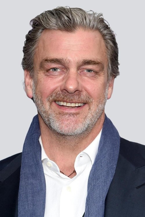 Porträt von Ray Stevenson