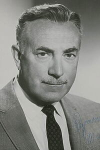 Porträt von Raymond Bailey