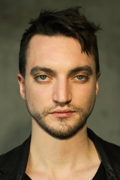 Porträt von Richard Harmon