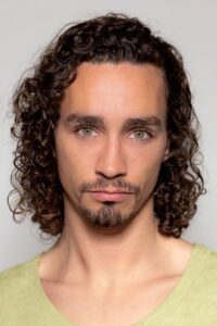 Porträt von Robert Sheehan