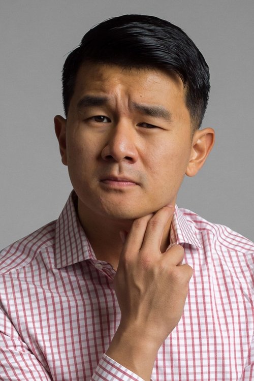 Porträt von Ronny Chieng