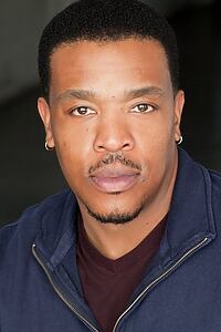 Porträt von Russell Hornsby