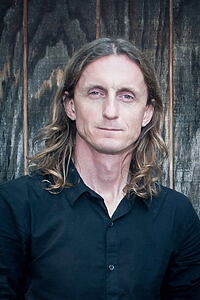 Porträt von Sam Dunn