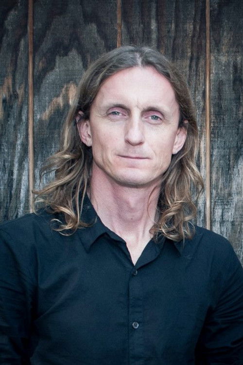 Porträt von Sam Dunn