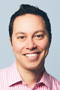 Porträt von Sam Riegel
