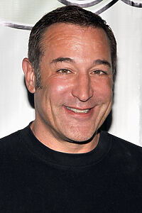 Porträt von Sam Simon