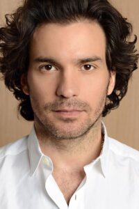 Porträt von Santiago Cabrera