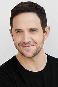 Porträt von Santino Fontana