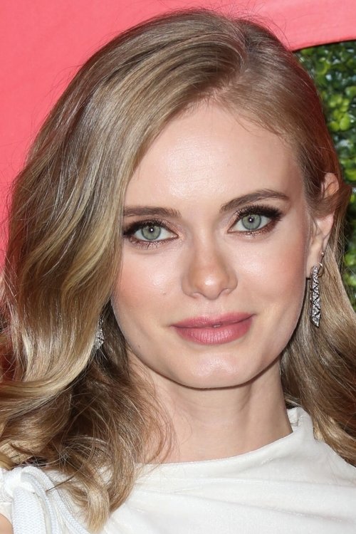 Porträt von Sara Paxton